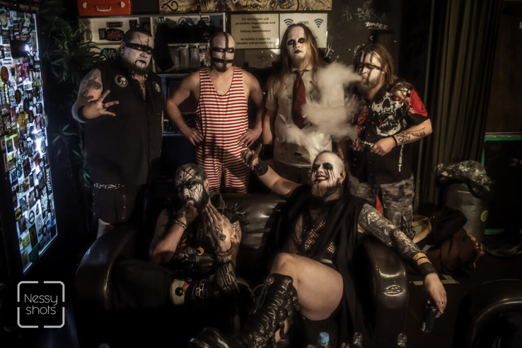 Turmion Kätilöt, Backstage